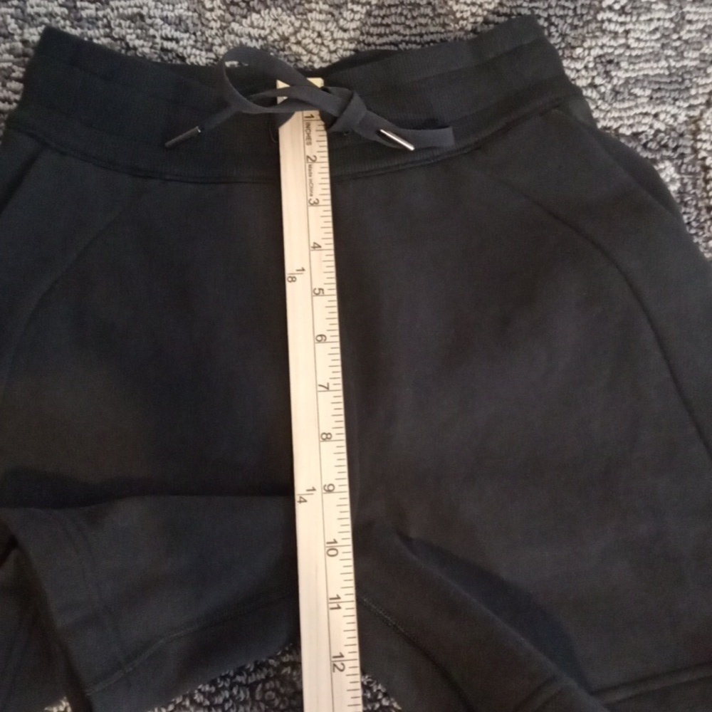 Lululemon Athletica Scuba High Rise Womens Short Relaxed Fit Size 2 - Picture 6 of 9